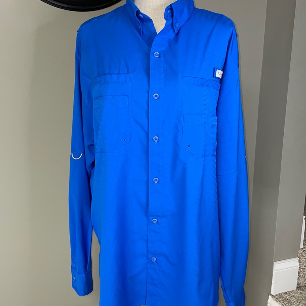 Columbia long sleeve mens fishing shirt. Great condition, beautiful royal blue